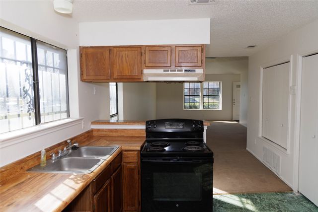 2910 Tanglewood Drive, Lancaster, TX 75134