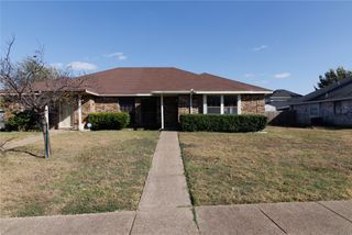 2910 Tanglewood Drive, Lancaster, TX 75134