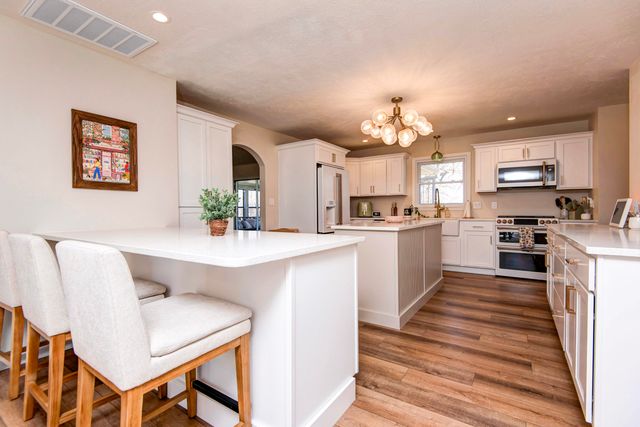 7017 W Farm Road 124, Springfield, MO 65802