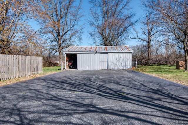 7017 W Farm Road 124, Springfield, MO 65802