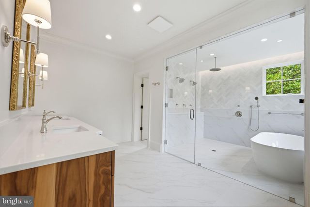6008 OAKDALE RD, Mclean, VA 22101