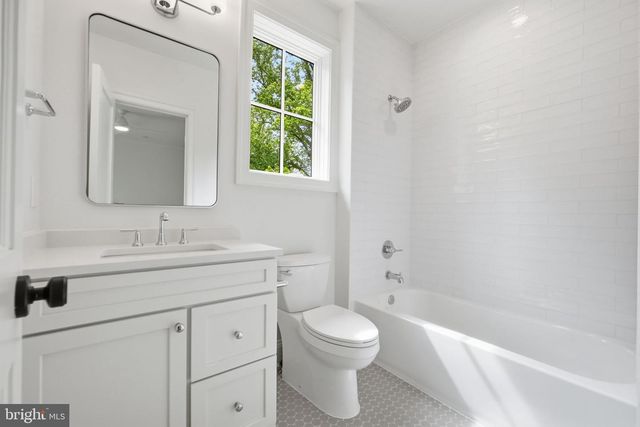 6008 OAKDALE RD, Mclean, VA 22101