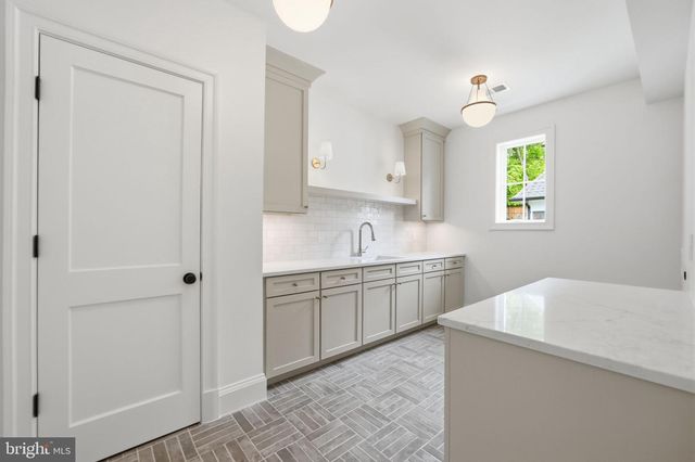 6008 OAKDALE RD, Mclean, VA 22101