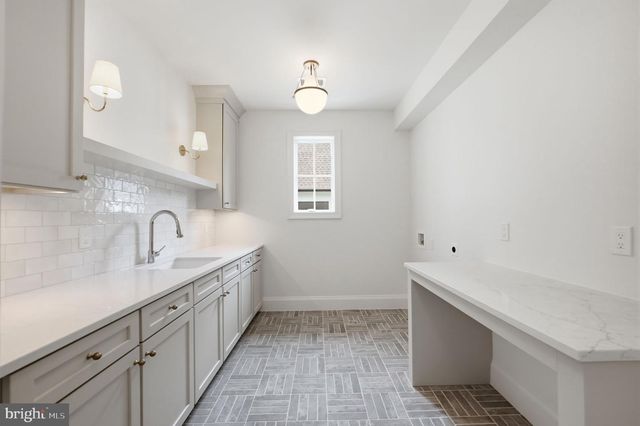 6008 OAKDALE RD, Mclean, VA 22101