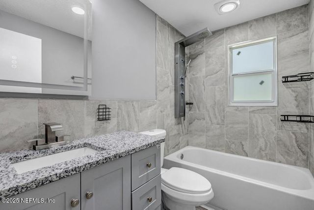 1215 BLUEHILL Drive N, Jacksonville, FL 32218