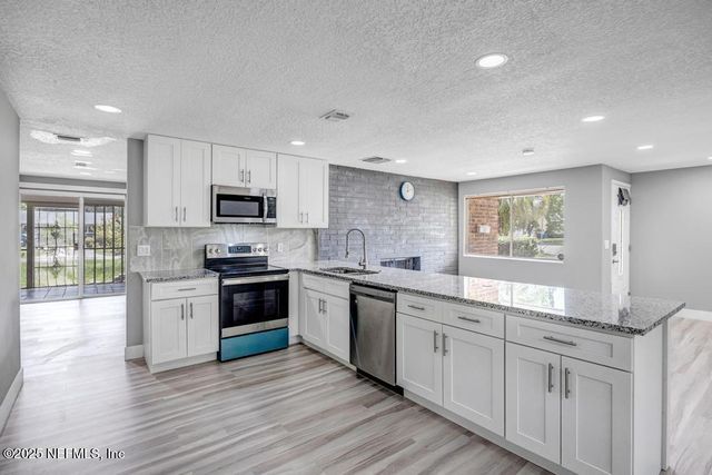1215 BLUEHILL Drive N, Jacksonville, FL 32218