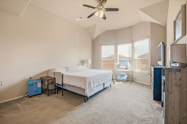 409 Crown Oaks Drive, Fort Worth, TX 76131