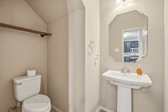 409 Crown Oaks Drive, Fort Worth, TX 76131