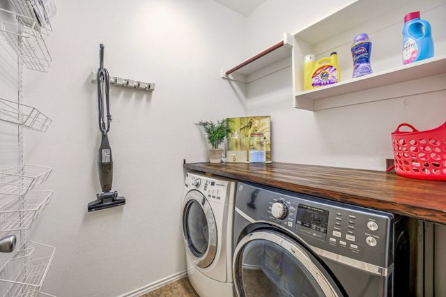 409 Crown Oaks Drive, Fort Worth, TX 76131