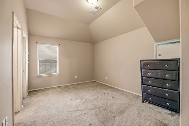 409 Crown Oaks Drive, Fort Worth, TX 76131