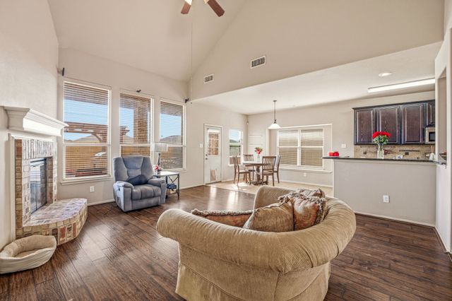 409 Crown Oaks Drive, Fort Worth, TX 76131