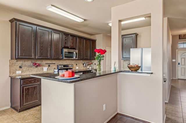 409 Crown Oaks Drive, Fort Worth, TX 76131