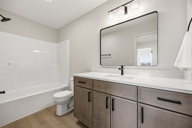 8704 Eddie Drive SW C, Cedar Rapids, IA 52404