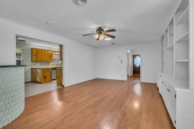 2972 Maydelle Lane, Farmers Branch, TX 75234