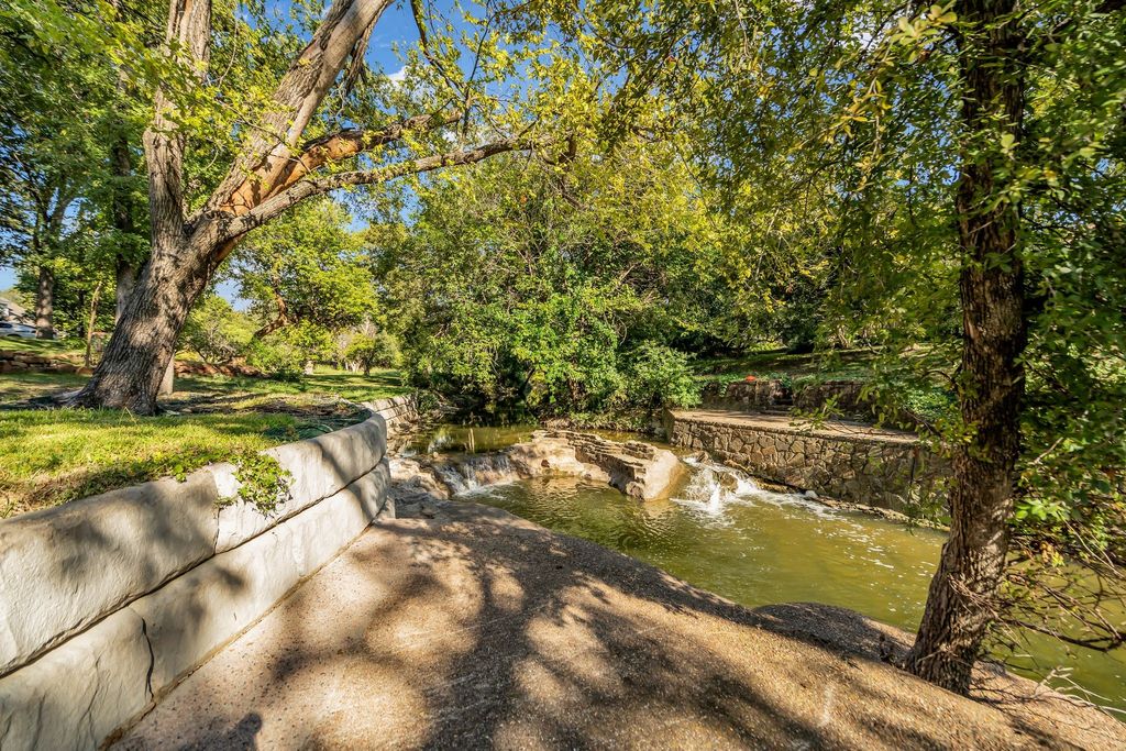 2972 Maydelle Lane, Farmers Branch, TX 75234