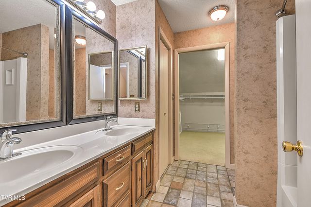 3411 Linkwood Drive, Johnson City, TN 37601