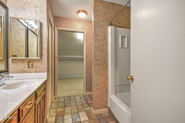 3411 Linkwood Drive, Johnson City, TN 37601