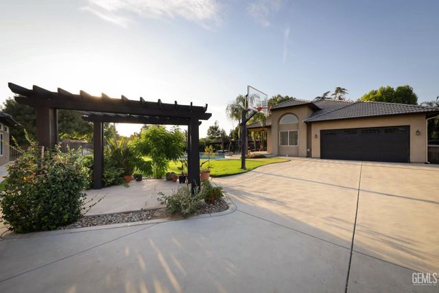 15520 Arabella Avenue, Bakersfield, CA 93314