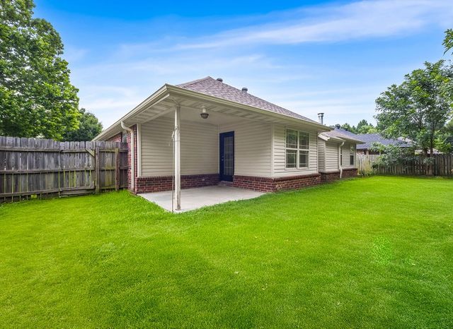 2881 N Bermuda Avenue, Fayetteville, AR 72704