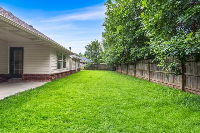 2881 N Bermuda Avenue, Fayetteville, AR 72704