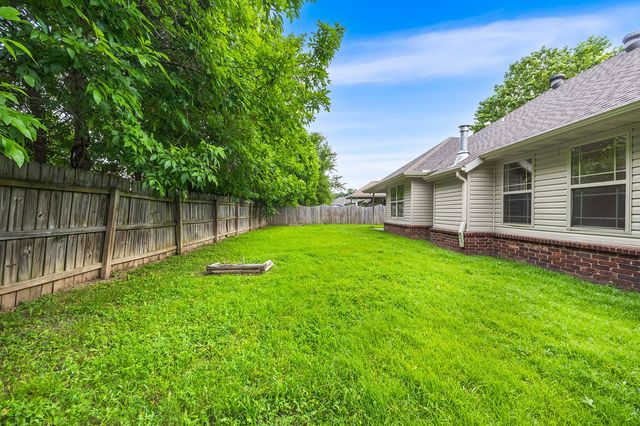 2881 N Bermuda Avenue, Fayetteville, AR 72704