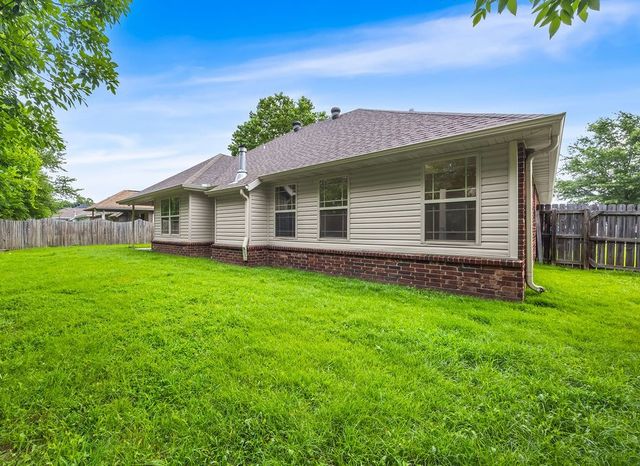 2881 N Bermuda Avenue, Fayetteville, AR 72704