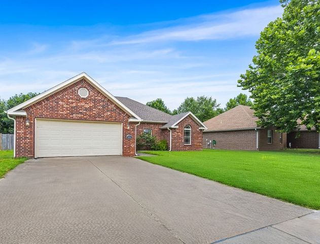 2881 N Bermuda Avenue, Fayetteville, AR 72704