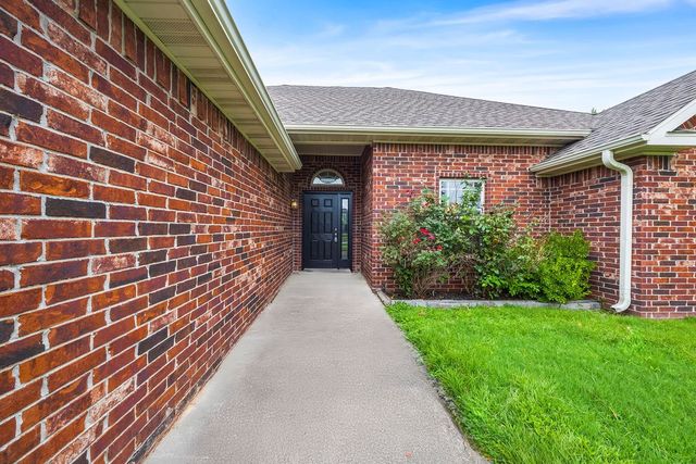 2881 N Bermuda Avenue, Fayetteville, AR 72704