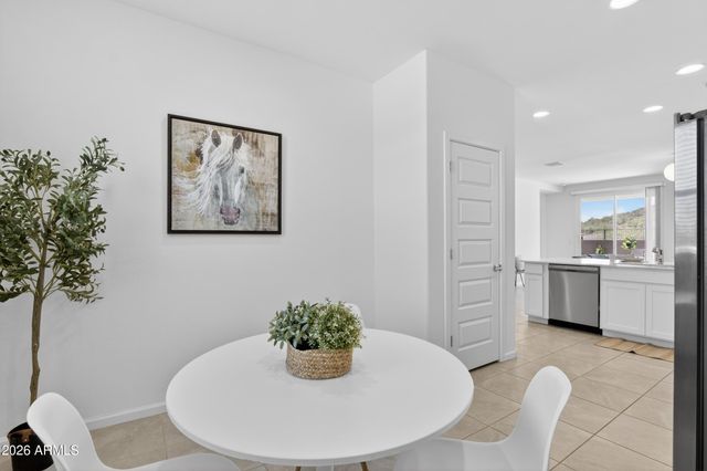 3253 W JUNIPER CANYON Drive, Phoenix, AZ 85083