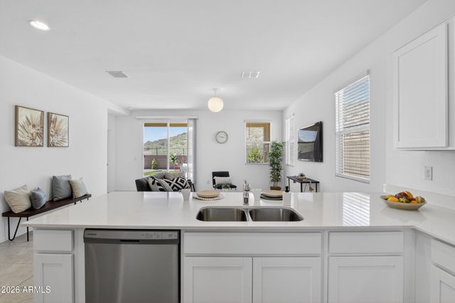 3253 W JUNIPER CANYON Drive, Phoenix, AZ 85083