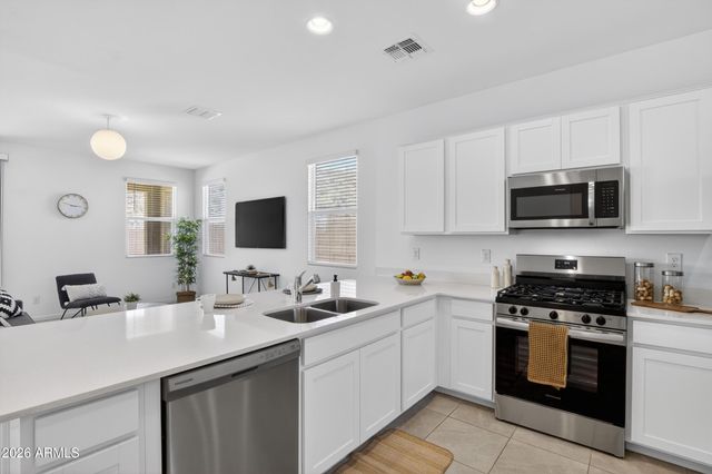 3253 W JUNIPER CANYON Drive, Phoenix, AZ 85083