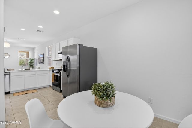 3253 W JUNIPER CANYON Drive, Phoenix, AZ 85083