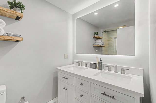 221 Brush Hill Road, Stowe, VT 05672