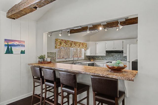 221 Brush Hill Road, Stowe, VT 05672