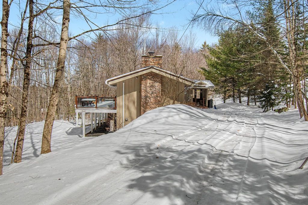 221 Brush Hill Road, Stowe, VT 05672