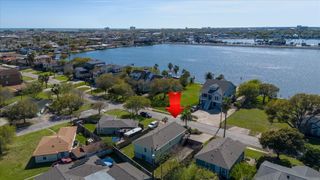 1618 Bayou Shore Drive, Galveston, TX 77551