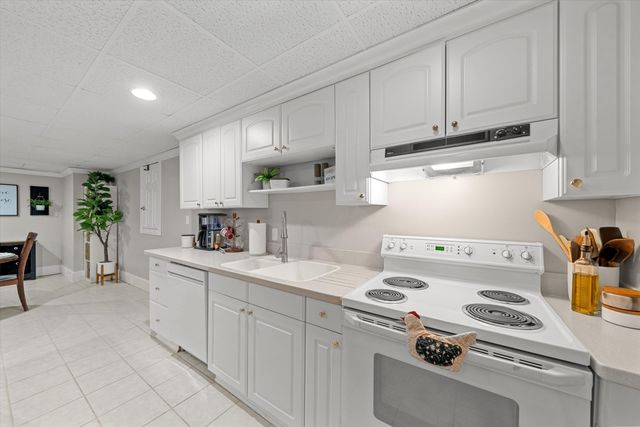46571 Galway Drive, Novi City, MI 48374
