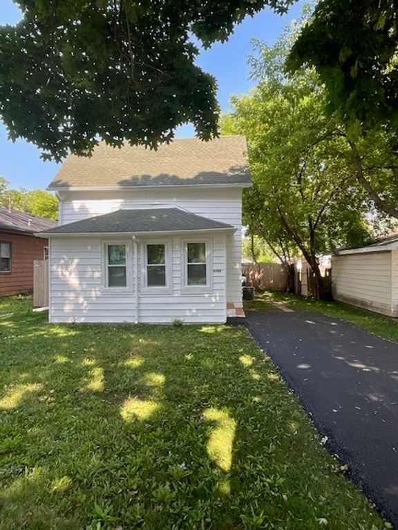 Image 1 of property listing at 1703 Hermon Avenue, Zion, IL 60099