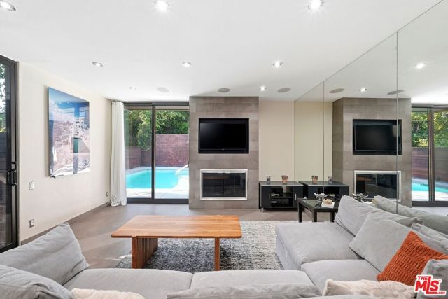 1033 Carol Drive T16, West Hollywood, CA 90069