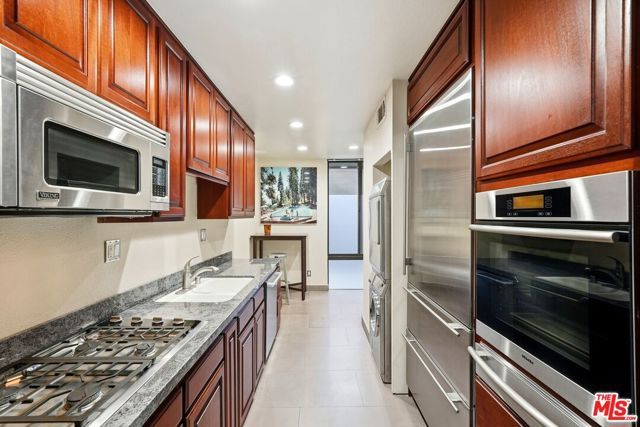 1033 Carol Drive T16, West Hollywood, CA 90069