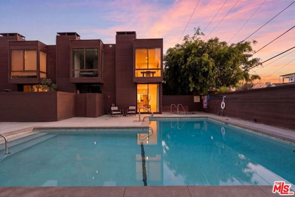 1033 Carol Drive T16, West Hollywood, CA 90069