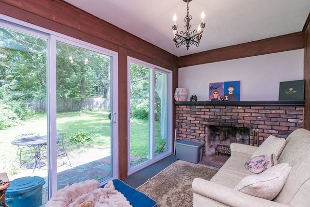 3 Montgomery Ave, Holyoke, MA 01040