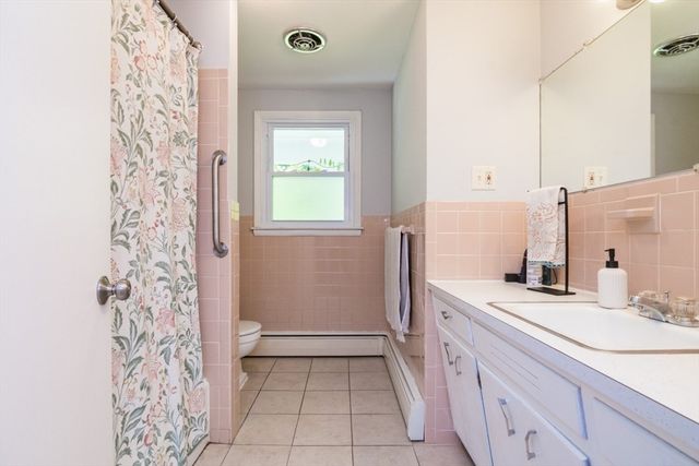 3 Montgomery Ave, Holyoke, MA 01040