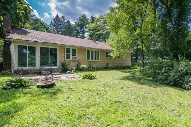 3 Montgomery Ave, Holyoke, MA 01040