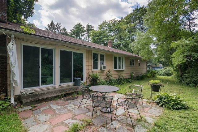 3 Montgomery Ave, Holyoke, MA 01040