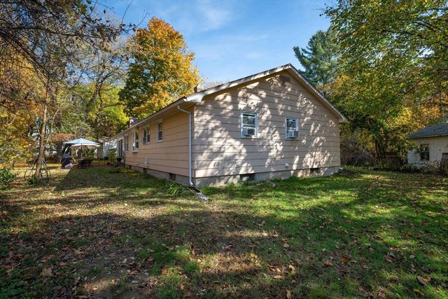 3 Montgomery Ave, Holyoke, MA 01040