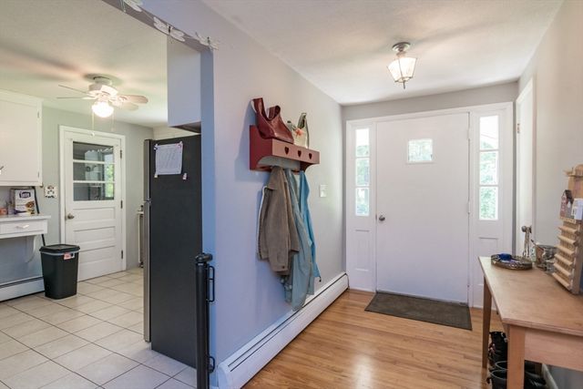 3 Montgomery Ave, Holyoke, MA 01040