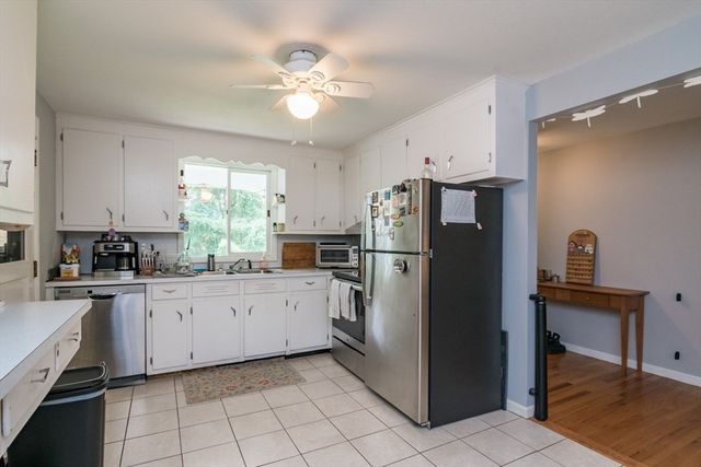 3 Montgomery Ave, Holyoke, MA 01040
