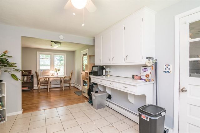 3 Montgomery Ave, Holyoke, MA 01040