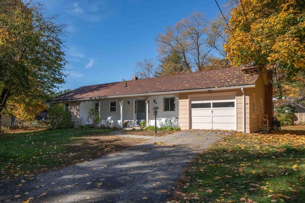 3 Montgomery Ave, Holyoke, MA 01040